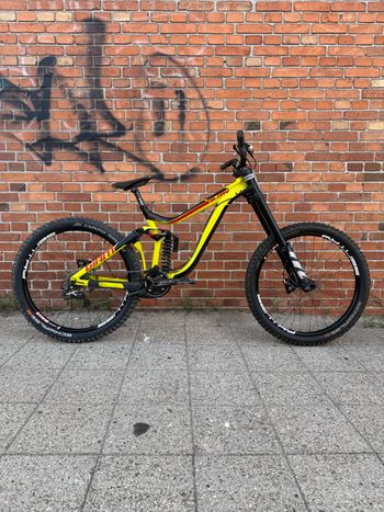 Giant Glory Shimano Saint 2016 Mountainbike usato, Rosso — immagine 2 di 12