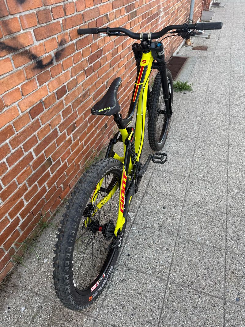 Gebrauchtes Giant Glory Shimano Saint 2016 Mountainbike, Rot — Bild 7 von 12