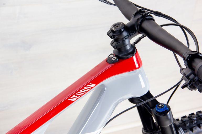 Used Canyon Neuron CF 8 2023 Mountainbike, Light Gray — image 8 of 17