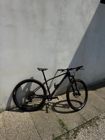 Orbea ALMA M30 2024 2024 Mountainbike usato, Nero — immagine 1 di 4