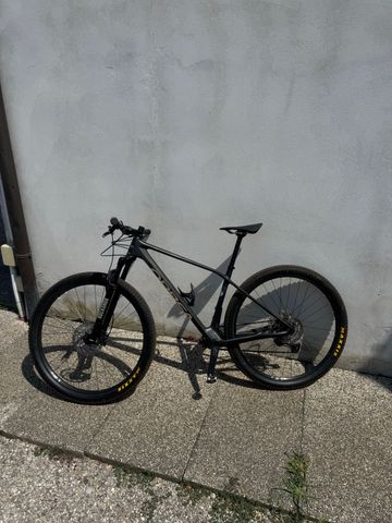 Orbea ALMA M30 2024 2024 Mountainbike usato, Nero — immagine 2 di 4