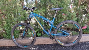 Used Rocky Mountain Altitude 730 2016 2016 Mountainbike, Blue, 27.5 — image 2 of 5