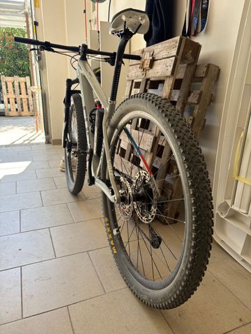 Gebrauchtes CUBE REACTION C:62 PRO 2022 2022 Mountainbike, Hellgrau, 29 — Bild 4 von 6
