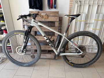 Gebrauchtes CUBE REACTION C:62 PRO 2022 2022 Mountainbike, Hellgrau, 29 — Bild 1 von 6