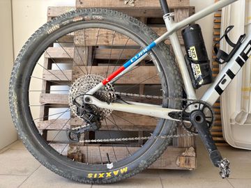 Gebrauchtes CUBE REACTION C:62 PRO 2022 2022 Mountainbike, Hellgrau, 29 — Bild 5 von 6