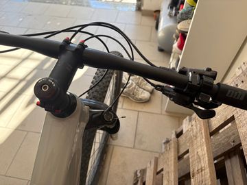 Gebrauchtes CUBE REACTION C:62 PRO 2022 2022 Mountainbike, Hellgrau, 29 — Bild 3 von 6