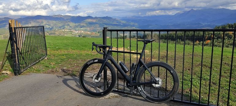 Brugt Canyon Aeroad CF SL 8.0 Di2 2019 2019 Road & Gravel — billede 2 af 9