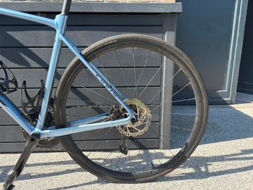 Used Giant Contend AR 1 2025 2025 Road & Gravel, Light Gray — image 4 of 13