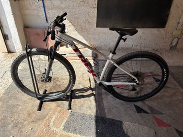 Tweedehands Trek X-Caliber 8 2022 2022 Mountainbike — afbeelding 2 van 10