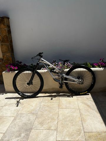 Used YT Industries Capra Base AL 2021 2021 Mountainbike, Light Gray, 27.5 — image 2 of 4