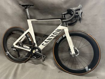 Brugt Canyon Aeroad CF SLX 8 Disc Di2 2023 2023 Road & Gravel