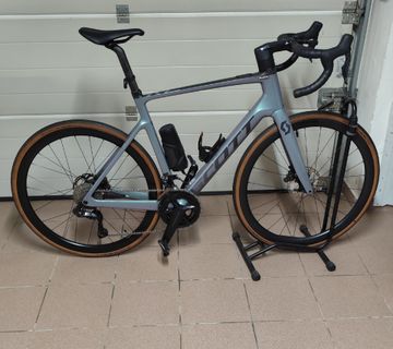 Gebrauchtes Scott Addict eRIDE Shimano Ultegra Di2 2025 Road & Gravel, Hellgrau — Bild 1 von 5