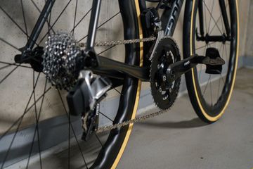 Tweedehands Cannondale CAAD12 RED eTap 2018 2018 Road & Gravel — afbeelding 3 van 7