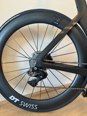 Canyon Aeroad CFR Disc Di2 2022 2022 Road & Gravel usato, Nero — immagine 5 di 15