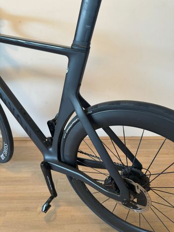 Brugt Canyon Aeroad CFR Disc Di2 2022 2022 Road & Gravel — billede 9 af 15