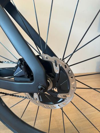 Brugt Canyon Aeroad CFR Disc Di2 2022 2022 Road & Gravel — billede 6 af 15