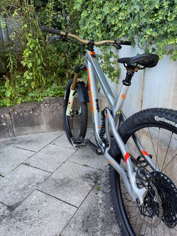 Używany Pivot Firebird 2023 2023 Mountainbike — zdjęcie 2 z 15