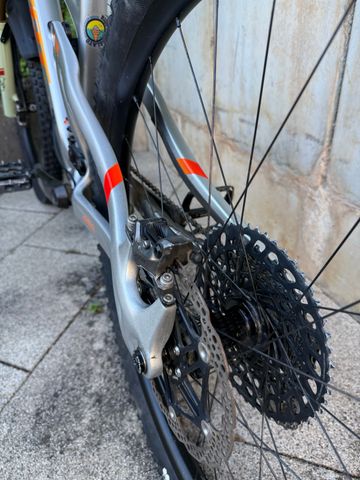 Używany Pivot Firebird 2023 2023 Mountainbike — zdjęcie 8 z 15