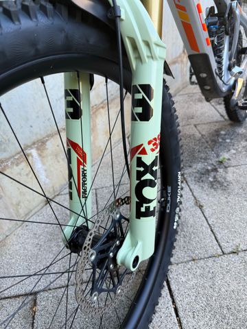 Używany Pivot Firebird 2023 2023 Mountainbike — zdjęcie 5 z 15