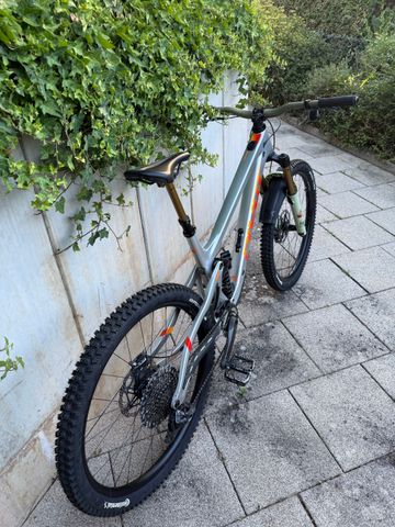 Używany Pivot Firebird 2023 2023 Mountainbike — zdjęcie 13 z 15