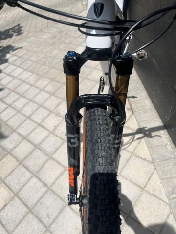 Used Trek Supercaliber 9.7 2021 2021 Mountainbike, White, 29 — image 24 of 30