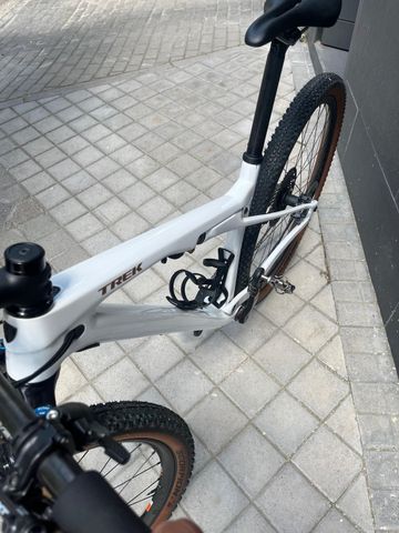 Used Trek Supercaliber 9.7 2021 2021 Mountainbike, White, 29 — image 8 of 30