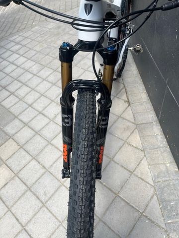 Used Trek Supercaliber 9.7 2021 2021 Mountainbike, White, 29 — image 7 of 30