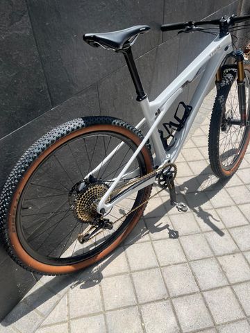 Used Trek Supercaliber 9.7 2021 2021 Mountainbike, White, 29 — image 2 of 30