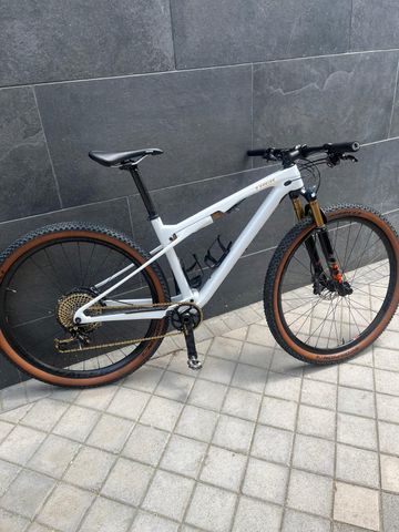 Used Trek Supercaliber 9.7 2021 2021 Mountainbike, White, 29 — image 1 of 30