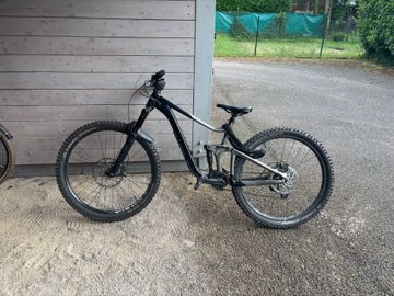 Used Giant Reign 2 2024 2024 Mountainbike, Light Gray, 29 — image 1 of 13