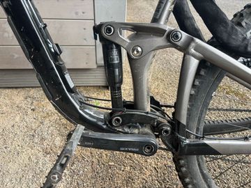 Used Giant Reign 2 2024 2024 Mountainbike, Light Gray, 29 — image 3 of 13