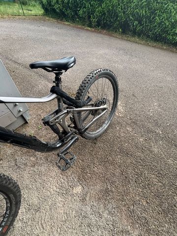 Used Giant Reign 2 2024 2024 Mountainbike, Light Gray, 29 — image 9 of 13