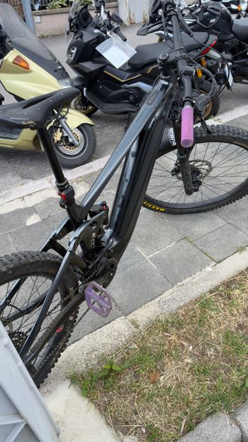 Używany Giant Reign E+ 2, 2022 2022 Mountainbike — zdjęcie 11 z 11