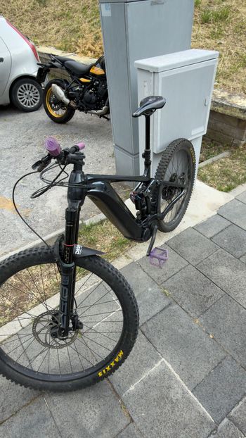 Używany Giant Reign E+ 2, 2022 2022 Mountainbike — zdjęcie 10 z 11