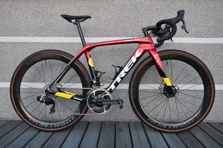 Trek Domane SLR 9 AXS Gen 4 2025