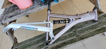 Used Ellsworth Custom Frameset 2004 Mountainbike, Light Gray — image 3 of 7