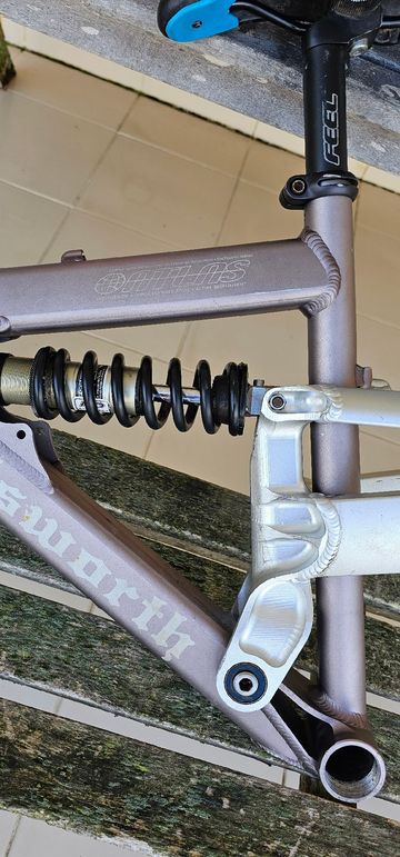 Used Ellsworth Custom Frameset 2004 Mountainbike, Light Gray — image 2 of 7