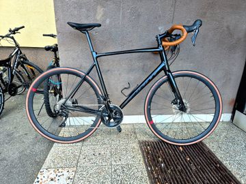 Tweedehands Giant Contend SL Disc 1 2022 2022 Road & Gravel — afbeelding 1 van 6