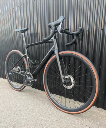 Used BMC Roadmachine 01 FIVE 2022 2022 Road & Gravel, Black — image 3 of 6