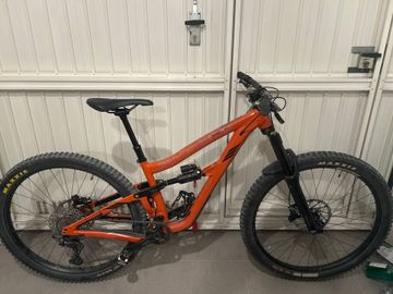 Used Ibis Cycles Custom Shimano Deore 2022 Mountainbike, Orange, 29 — image 2 of 7