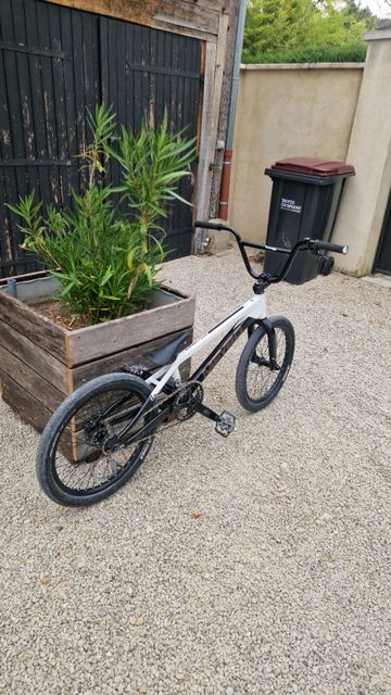 Used Meybo Custom Shimano SLX 2022 Mountainbike, White — image 2 of 10