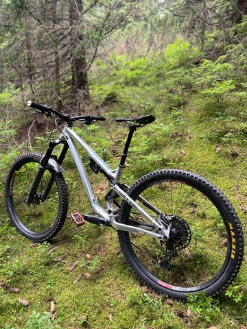 Brugt Commencal META AM 29 ESSENTIAL 2021 2021 Mountainbike — billede 1 af 4