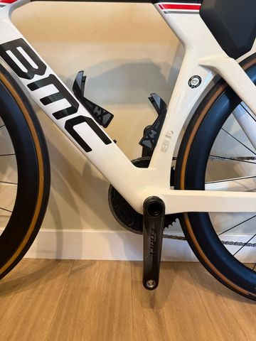 Used BMC Timemachine 01 Custom SRAM Force eTap AXS 2025 Road & Gravel, White — image 11 of 13