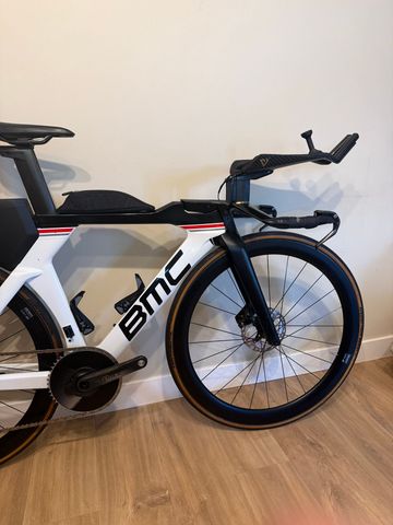 Used BMC Timemachine 01 Custom SRAM Force eTap AXS 2025 Road & Gravel, White — image 2 of 13