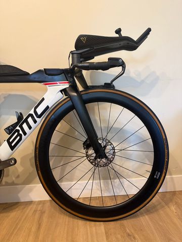 Used BMC Timemachine 01 Custom SRAM Force eTap AXS 2025 Road & Gravel, White — image 4 of 13