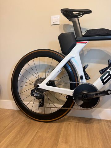 Used BMC Timemachine 01 Custom SRAM Force eTap AXS 2025 Road & Gravel, White — image 6 of 13