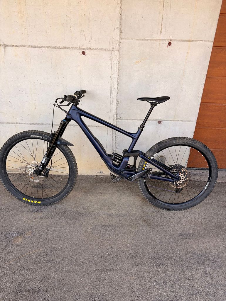 Käytetty Specialized Enduro Comp 2022 2022 Mountainbike — kuva 2 / 8
