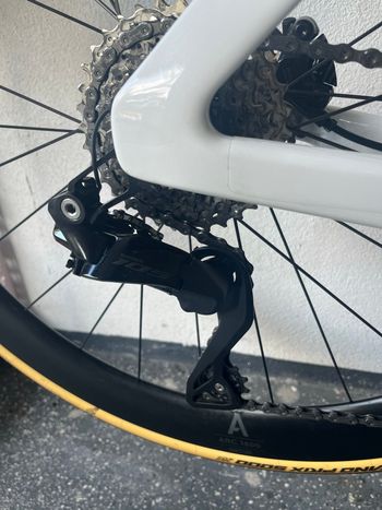 Used Canyon Aeroad Shimano 105 Di2 2025 Road & Gravel, White — image 3 of 7