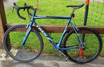 Used Trek Madone 5.9 2004 2004 Road & Gravel, Blue — image 1 of 8
