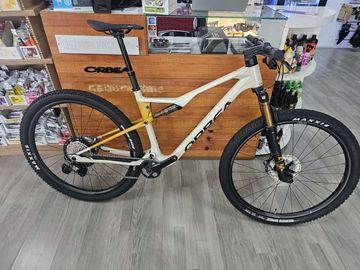 Gebrauchtes Orbea Oiz M10 2027 2027 Mountainbike, Weiß, 29 — Bild 2 von 9